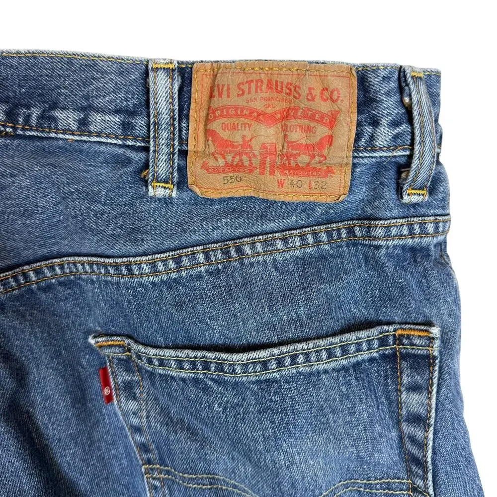 Levi's 550 Mens 39x32 Blue Denim‎ Medium Wash Relaxed Fit Straight Leg Zip Fly